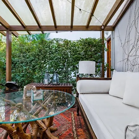 With Garden And Deck * Cascais